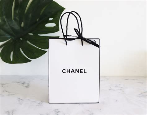 chanel geschenkpapier|CHANEL Paper Gift Bags for sale .